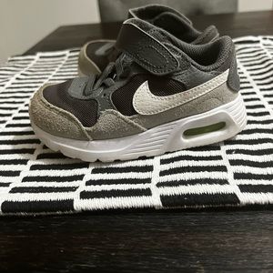 Toddler boys Nike sneakers